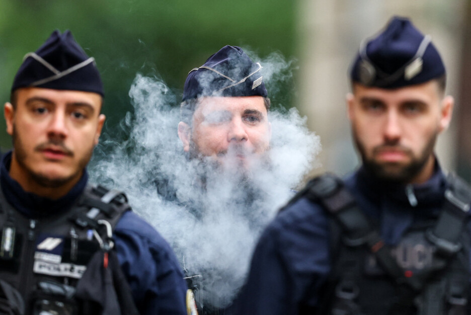 Veliki broj policijskih pripadnika je osiguravalo puštanje na slobodu (Foto: Reuters)