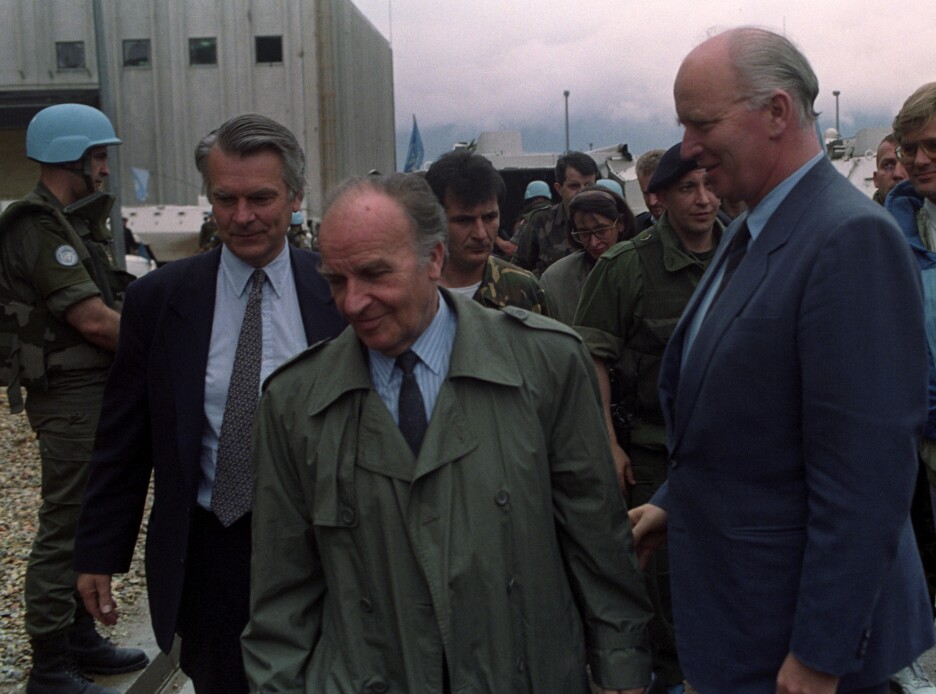 Alija izetbegović i Lord Owen (lijevo) i Thorvald Stoltenberg (desno) (Foto: EPA-EFE)