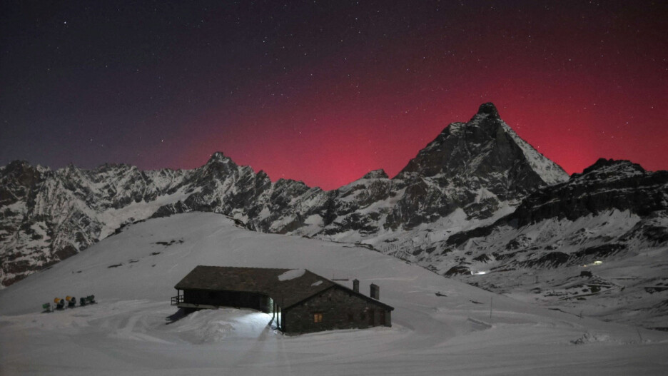 Spektakularna Aurora borealis osvijetlila je nebo nad vrhom Matterhorn (Foto: Reuters)