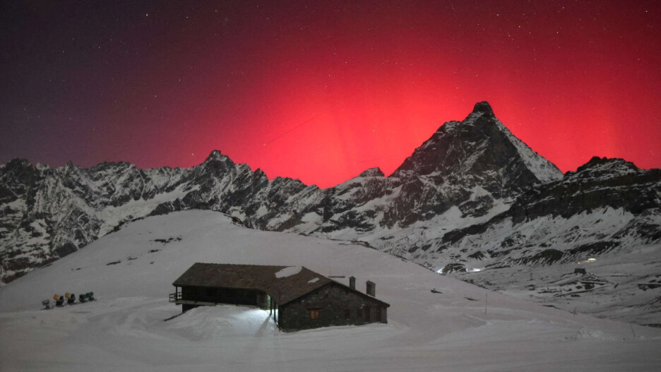 Spektakularna Aurora borealis osvijetlila je nebo nad vrhom Matterhorn (Foto: Reuters)