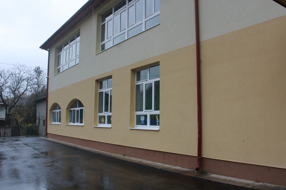 Pored obnovljene biblioteke ovim projektom omogućen je bolji i sigurniji pristup školi (Foto: Grad Konjic)