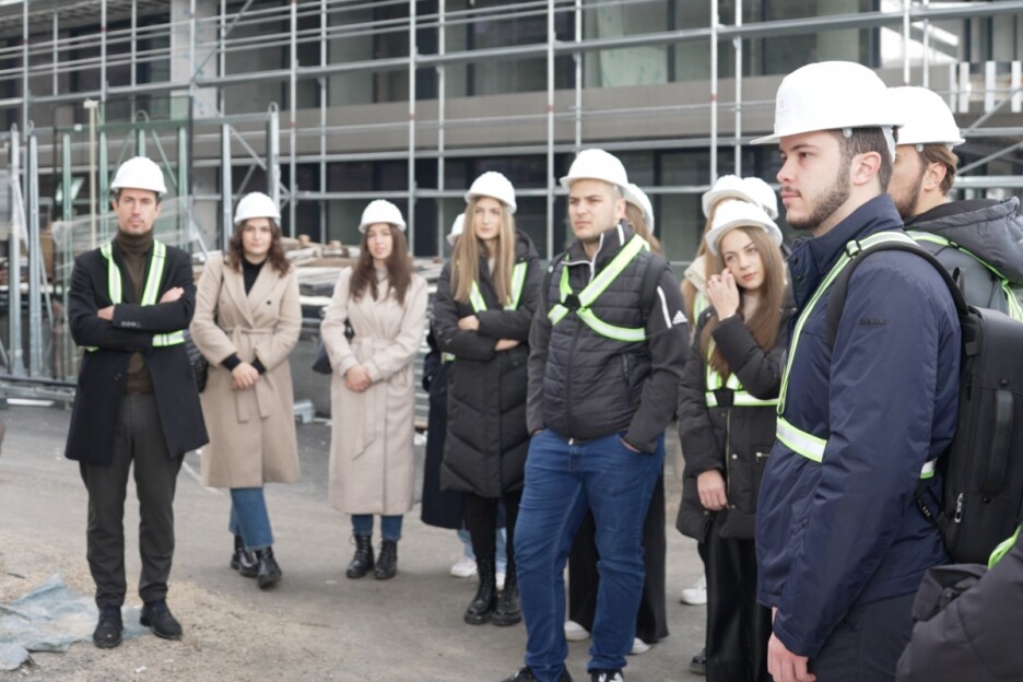 Doc. dr. Adi Muminović sa studentima Građevinskog fakulteta Univerziteta u Sarajevu