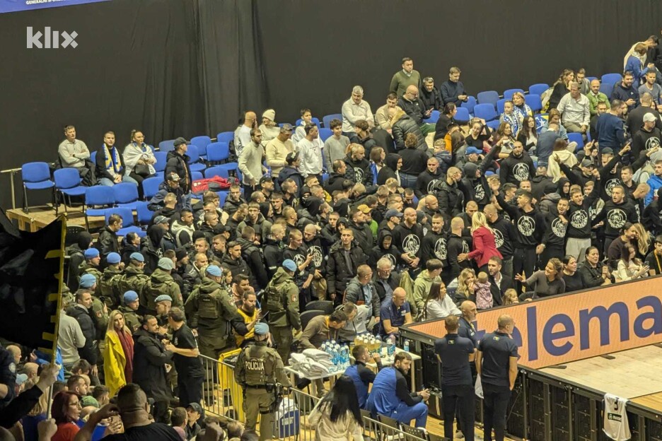 BH Hooligansi na tribini iza koša (Foto: Klix.ba)