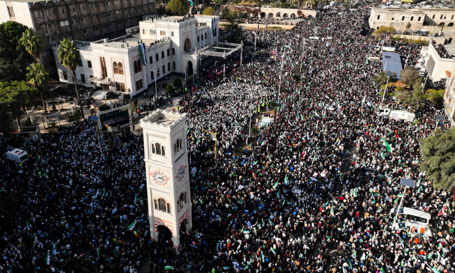 Hiljade ljudi na ulicama Hame (Foto: Reuters)
