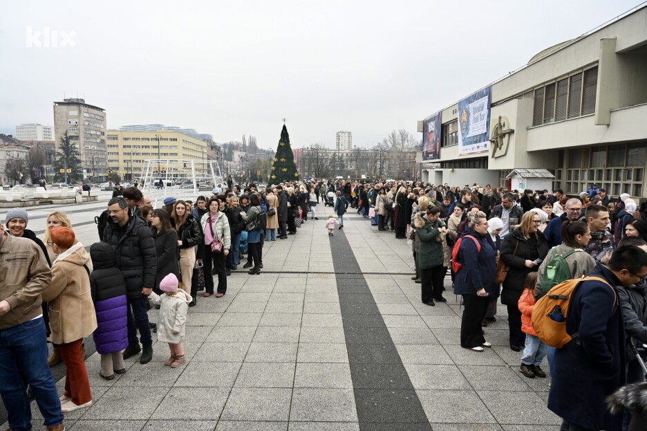Diplomatski zimski bazar izazvao je veliki interes (Foto: T. S./Klix.ba)