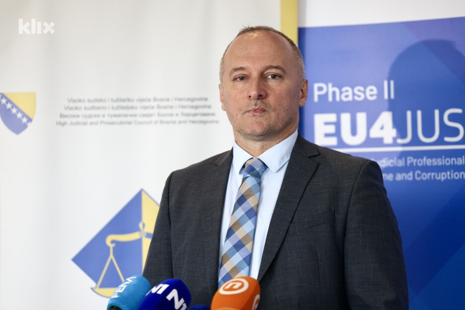 Sanin Bogunić najavio tužbe protiv nositelja pravosudnih funkcija (Foto: S. S./Klix.ba)