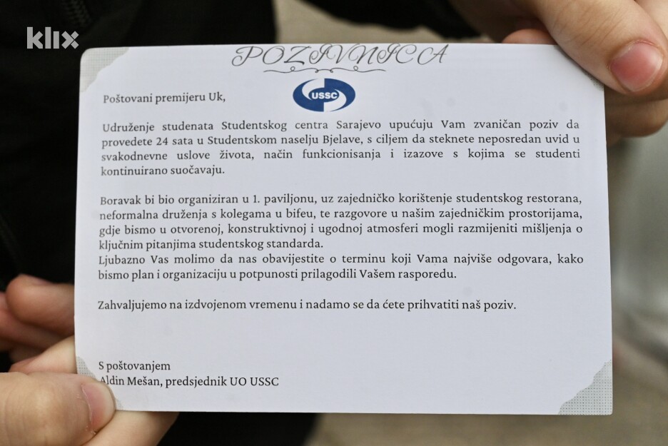 Studenti su dočekali kantonalnog premijer Nikada Uka sa transparentima i jasnim porukama (Foto: T. S./Klix.ba)