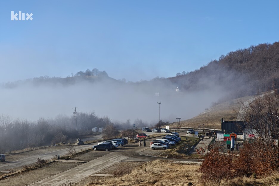 Ugodno sunce i ispijanje kafe u restoranu na Smetovima (Foto: E. M./Klix.ba)