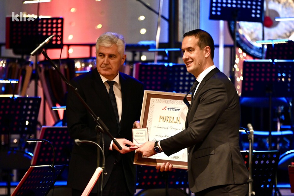 Dragan Čović je nagrađen Poveljom (Foto: V. D./Klix.ba)