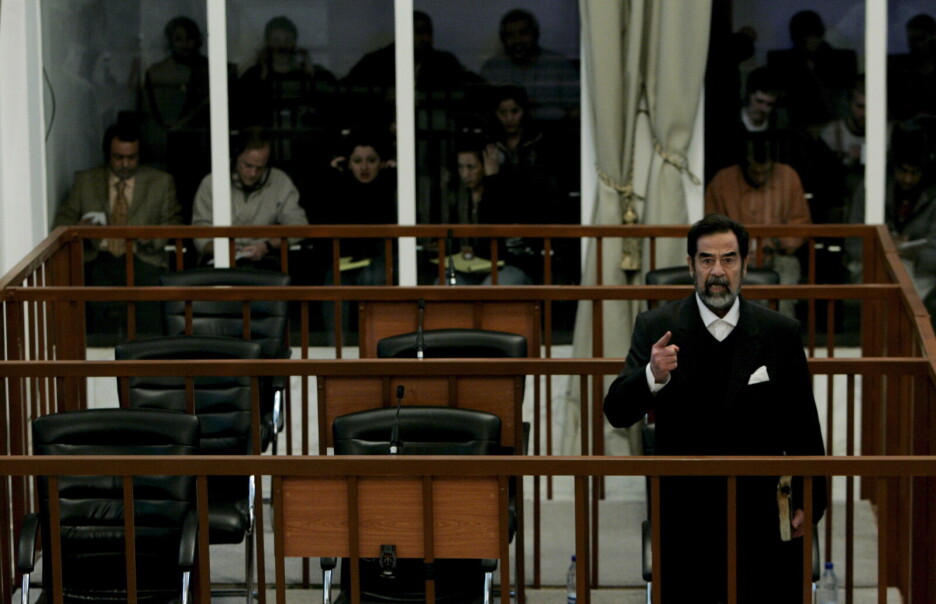Saddam Hussein na sudu, februar 2006. (Foto: EPA-EFE)