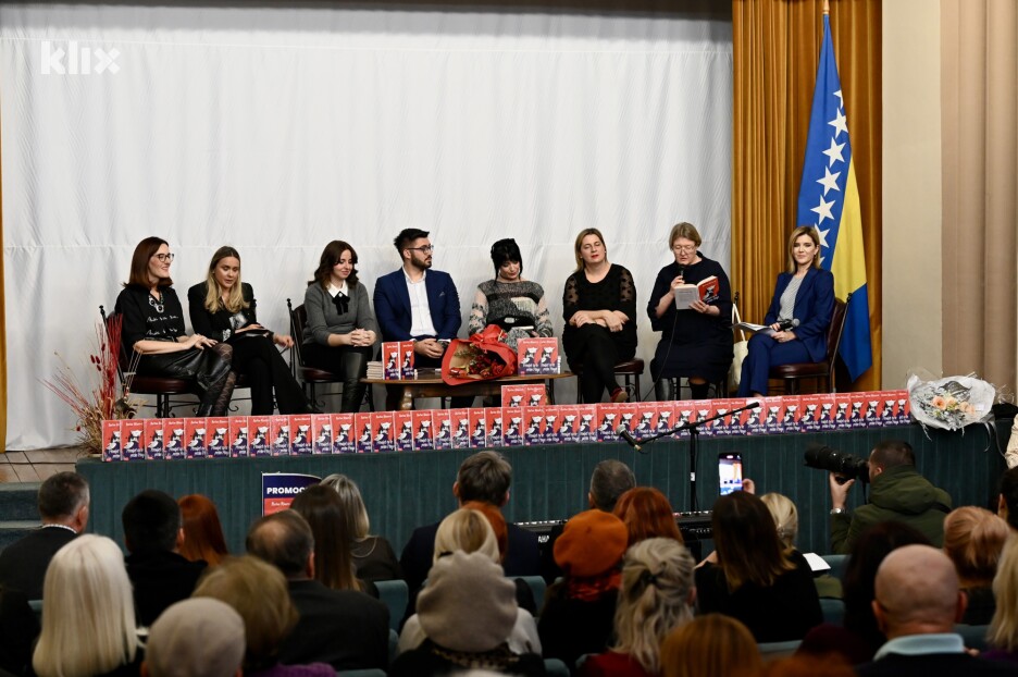 Prilikom predstavljanja knjige pročitani su neki od njenih dijelova (Foto: T. S./Klix.ba)