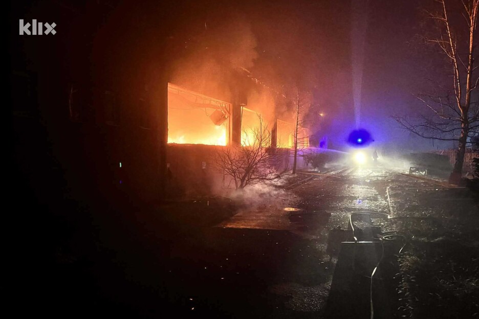 Požar u fabrici Globus u Kiseljaku (Foto: Klix.ba)