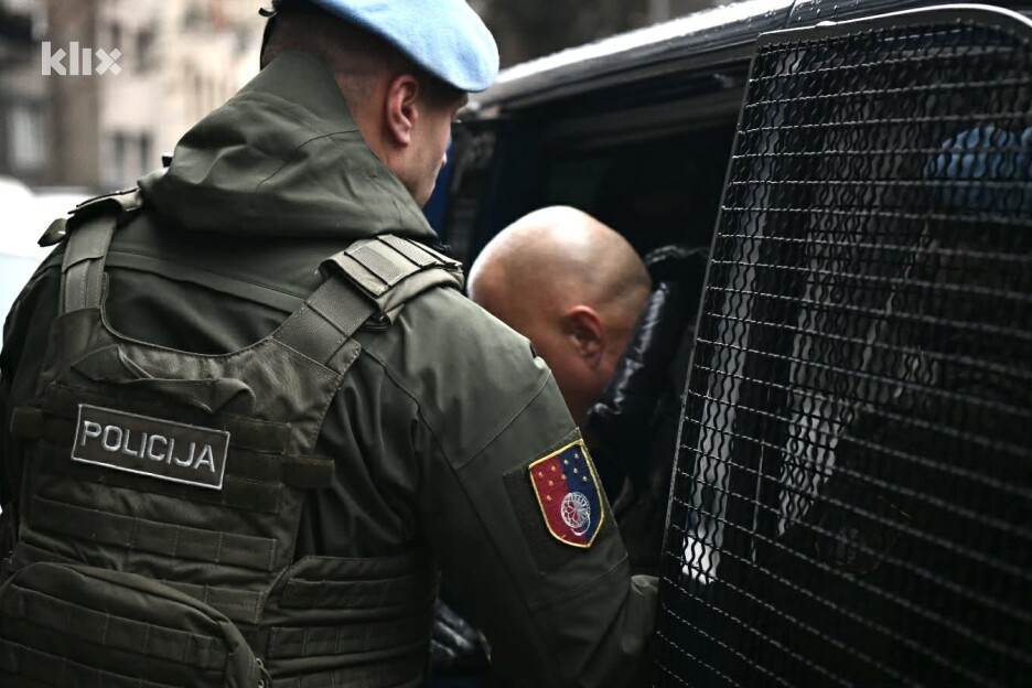 Privođenje Muhameda Ajanovića u MUP KS