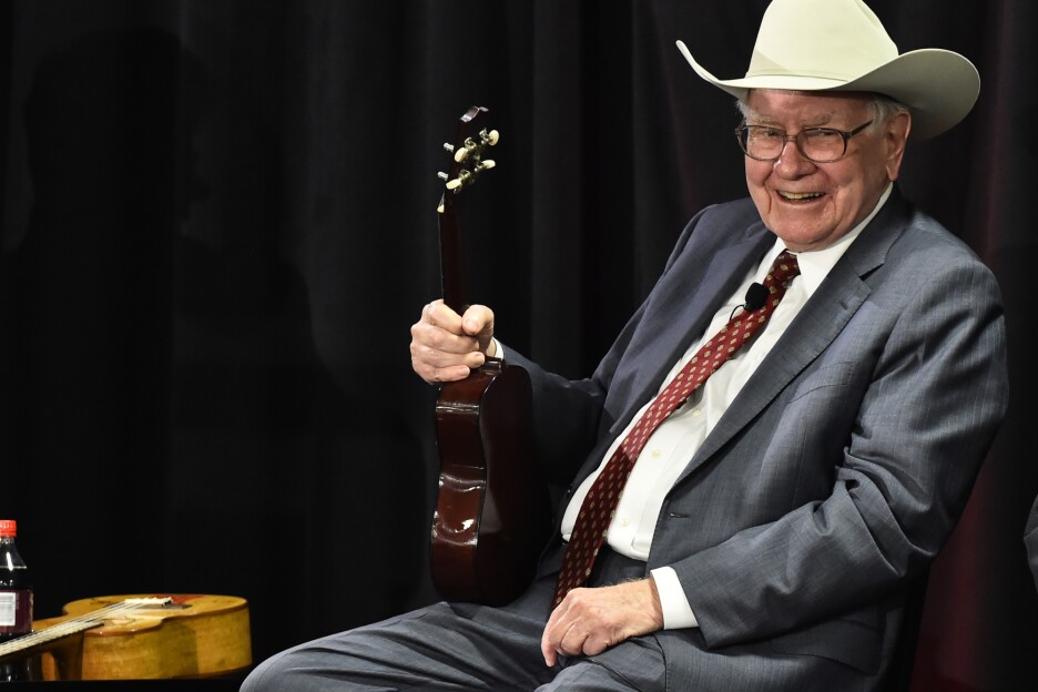 На 95-годишна возраст, тој му го предаде раководството на Беркшир Хатавеј на Грег Абел (Фото: EPA-EFE)