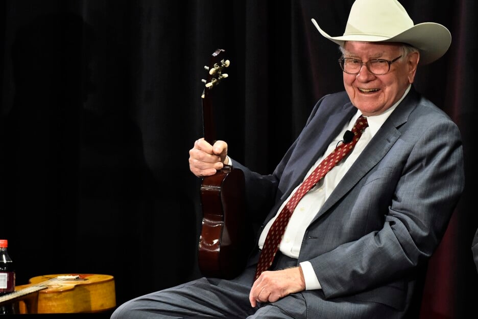 На 95-годишна возраст, тој му го предаде раководството на Беркшир Хатавеј на Грег Абел (Фото: EPA-EFE)