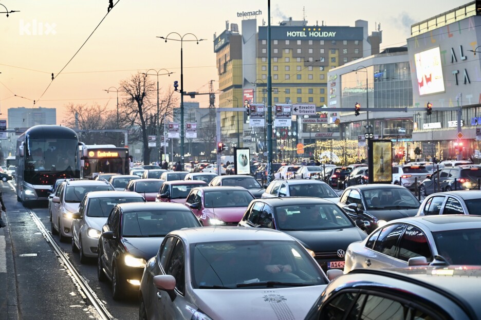 Raste broj registrovanih automobila na ulicama Sarajeva (Foto: T. S./Klix.ba)