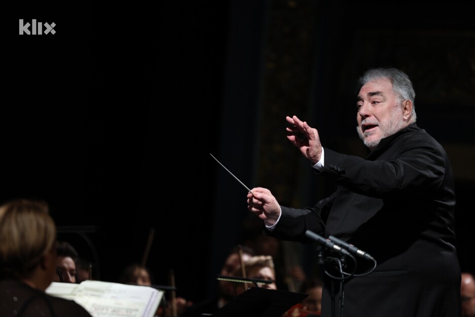 Dirigentsku palicu preuzeo je maestro Ivo Lipanović (Foto: S. S./Klix.ba)