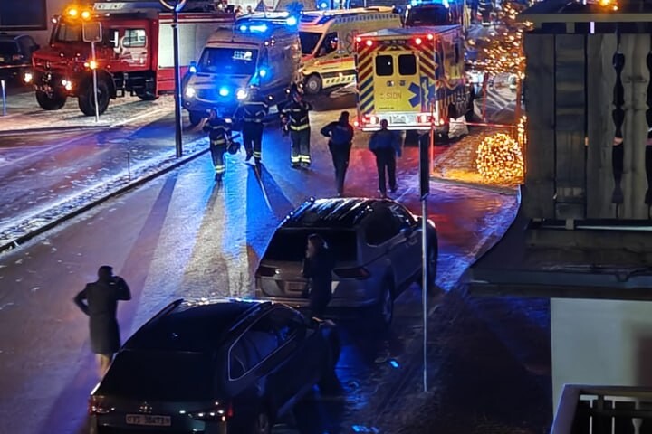 Hitne službe u Crans Montani nakon eksplozije (Foto: X)