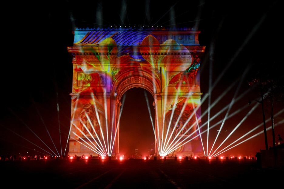 Pariz je imao spektakularni svjetlosni show (Foto: Reuters)