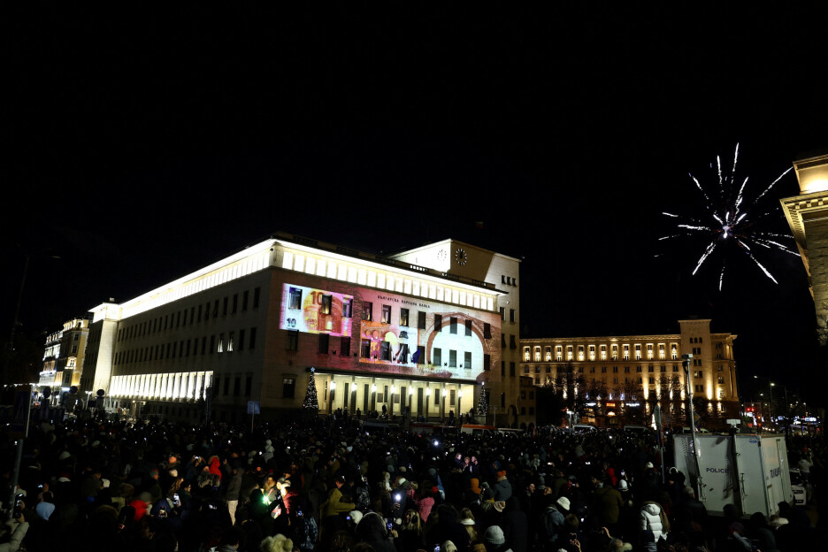 Na zgradi Centralne banke prikazane novčanice eura koje će se koristiti u Bugarskoj (Foto: Reuters)