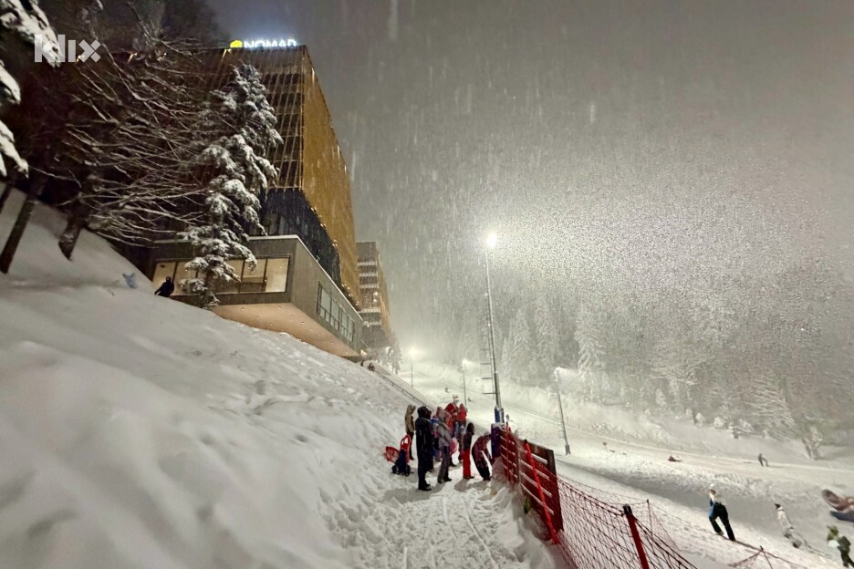 Snijegu su se naročito obradovali mališani (Foto: Klix.ba)