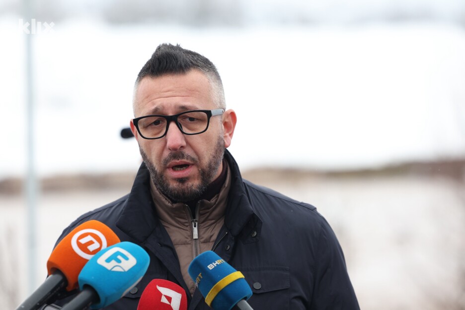 Direktor Kantonalne uprave civilne zaštite (KUCZ) Sarajevo Dženan Brkanić govorio je o trenutnoj situaciji nakon obilnih padavina (Foto: S. S./Klix.ba)