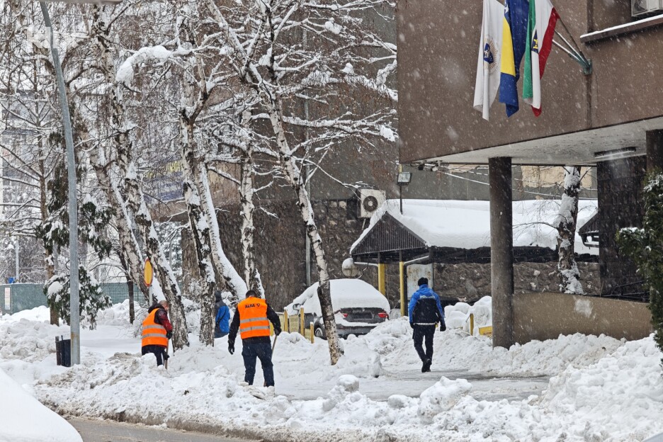 Radna akcija i ispred Policijske uprave Centar (Foto: E. M./Klix.ba)