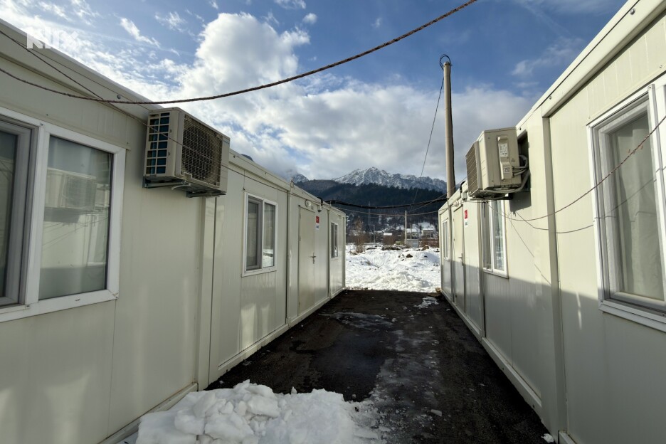 Naselje gdje se nalaze kontejneri u kojem su smještene porodice nakon poplava u Donjoj Jablanici (Foto: I. Š./Klix.ba)