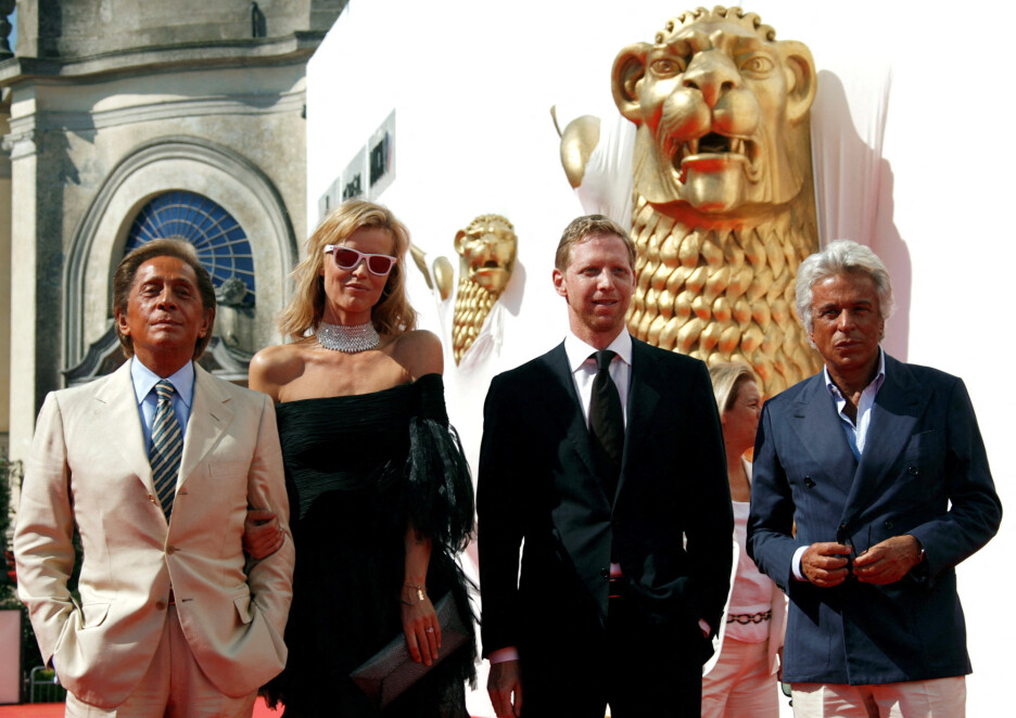 Valentino Garavani s manekenkom Evom Herzigovom, rediteljem Mattom Tyrnauerom i partnerom Giancarlom Giammettijem (Foto: Reuters)