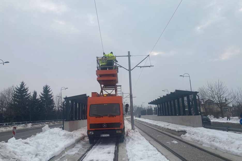 Postavljanje kontaktne žice za tramvajsku prugu Ilidža - Hrasnica (Foto: Ministarstvo saobraćaja KS)
