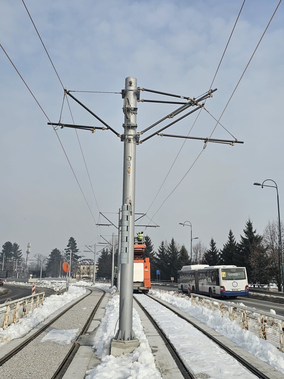 Postavljanje kontaktne žice za tramvajsku prugu Ilidža - Hrasnica (Foto: Ministarstvo saobraćaja KS)
