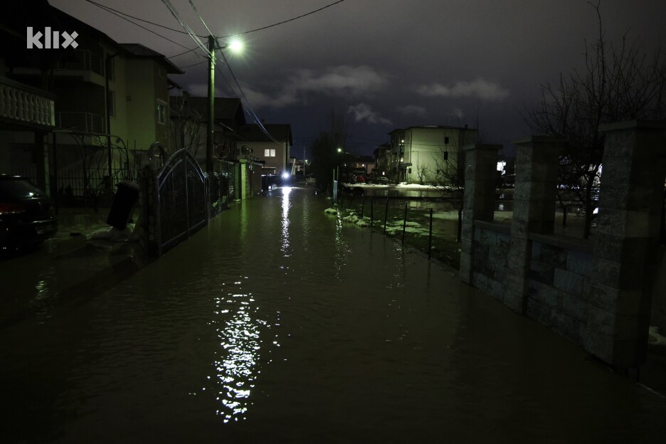 Teška noć je pred mještanima Otesa (Foto: I. Š./Klix.ba)