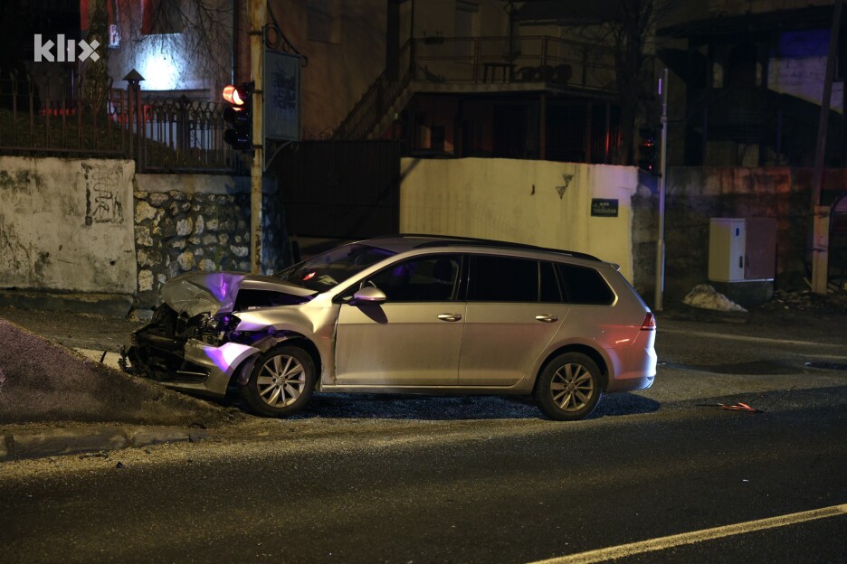 Saobraćajna nesreća u sarajevskom naselju Bistrik (Foto: S. S./Klix.ba)