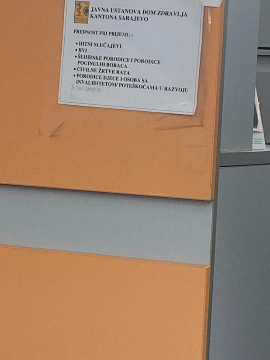 Natpis u Domu zdravlja Stari Grad (Foto: Čitatelj)