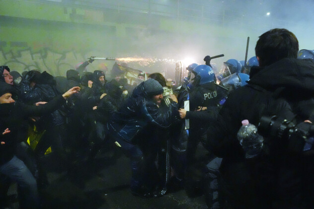 Izbili su veliki neredi (Foto: AP)
