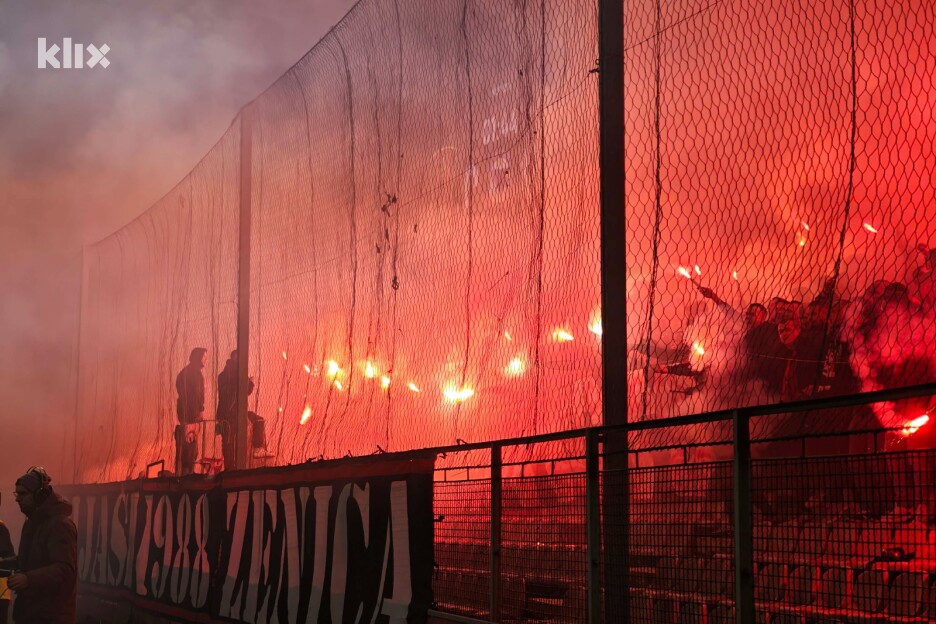 Bakljada Robijaša na meču protiv Sarajeva (Foto: E. M./Klix.ba)