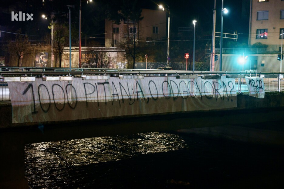 Transparenti su postavljeni na nekoliko lokacija (Foto: S. S./Klix.ba)