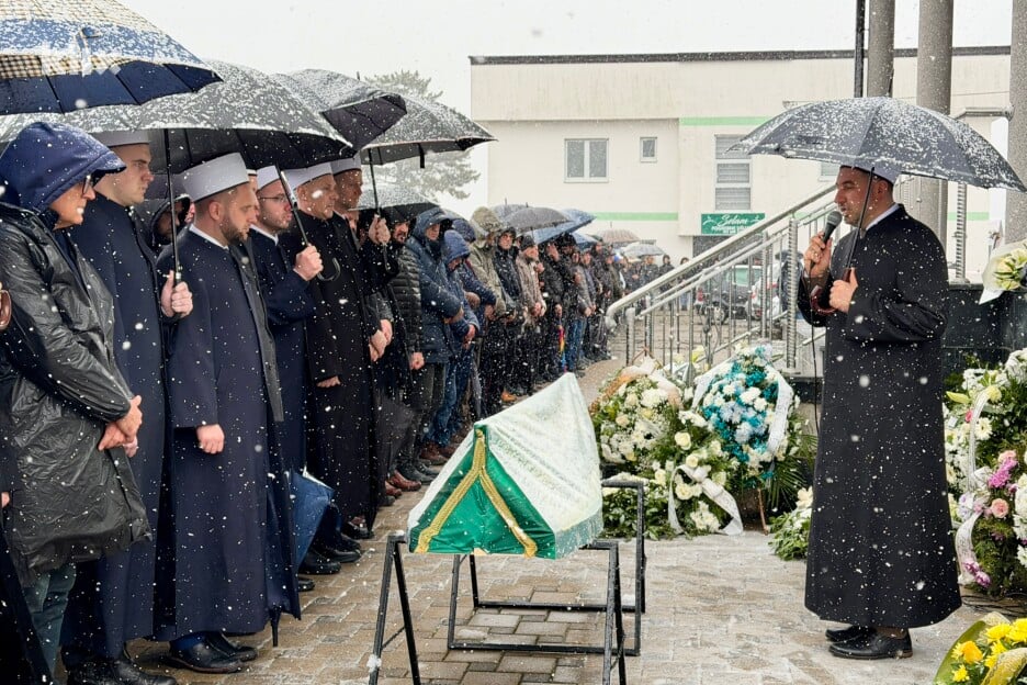 Stotine građana na dženazi Erdoana Morankića: Odlazak koji je potresao region /VIDEO/ Stotine građana na dženazi Erdoana Morankića: Odlazak koji je potresao region /VIDEO/