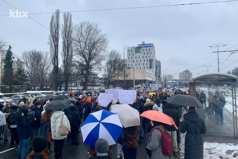 Mladi razvijaju transparente