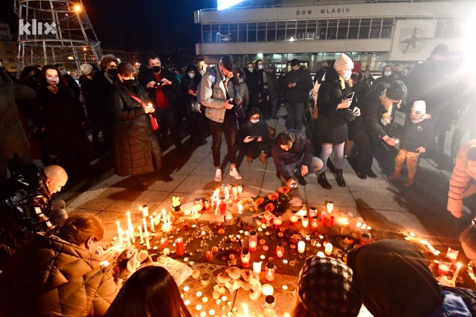 Oproštaj građana Sarajeva od Đorđa Balaševića 2021. godine (Foto: Klix.ba)