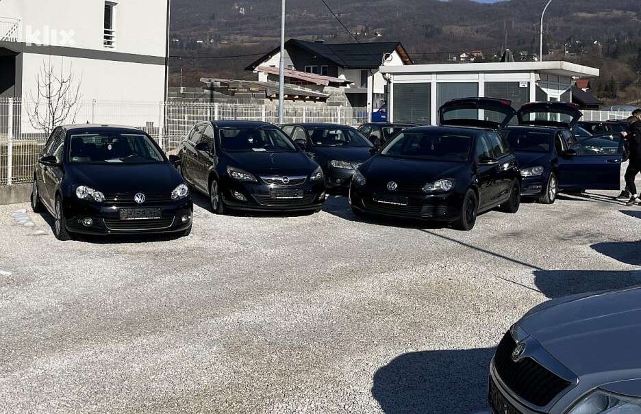 Česta slika domaćih placeva, jer je Golf nosilac prodaje (Foto: A. M./Klix.ba)