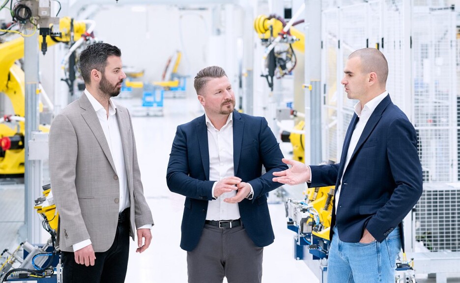 Nurdin Pitarević (u sredini) je novi ivršni direktor kompanije Rimac Technology, Marko Brkljačić (desno) je novi operativni direktor