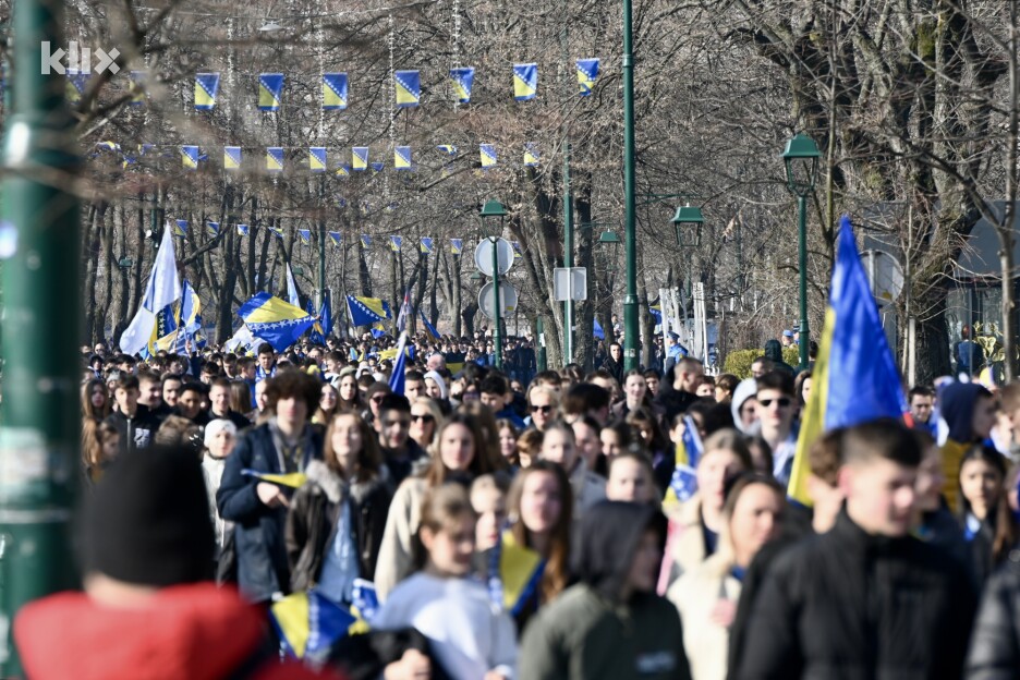Učenici su se kretali Vilsonovim šetalištem (Foto: V. D./Klix.ba)