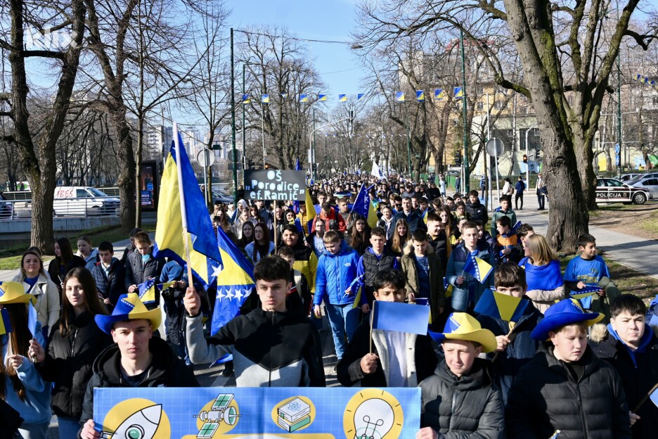 Učenici su pokazali značaj njegovanja kulture sjećanj (Foto: V. D./Klix.ba)