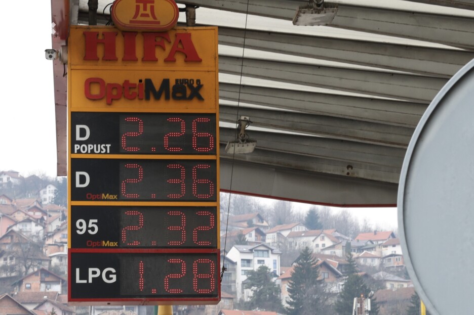 Kada je riječ o Bosni i Hercegovini, na benzinskim pumpama trenutno nema značajnijih promjena cijena (Foto: S. S./Klix.ba)
