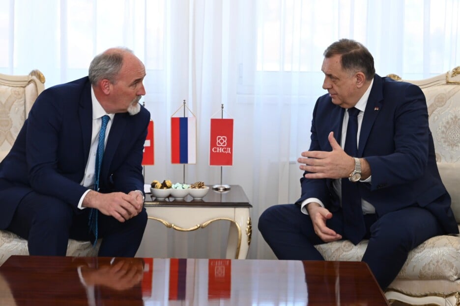 Ambasador Švicarske Gabriele Derighetti na sastanku s Miloradom Dodikom