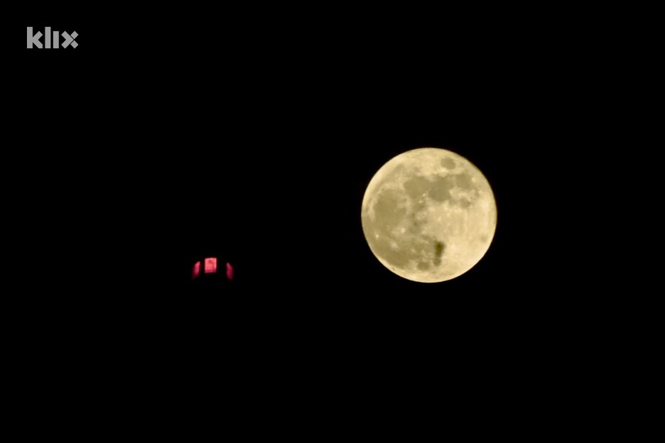 Pun Mjesec iznad Sarajeva (Foto: V. D./Klix.ba)