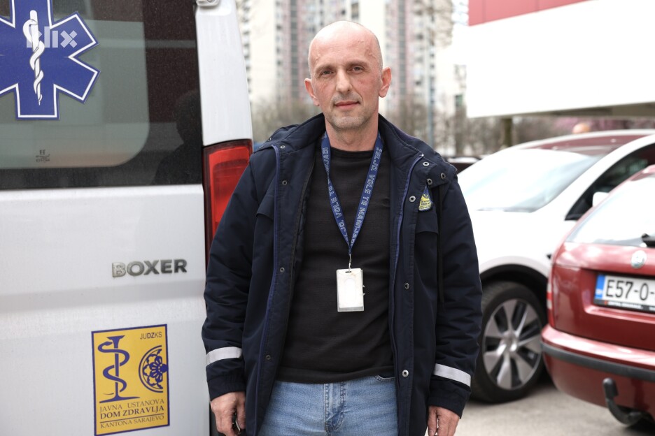 Alen Kadrić se prisjetio tih trenutaka netom nakon nesreće i da se pogledao razumio sa medicinskom sestrom Šejlom Ramić o tome šta uraditi (Foto: S. S./Klix.ba)