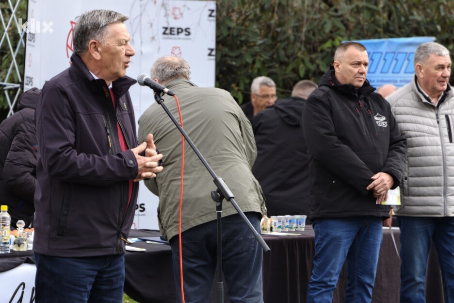 Prisutnima se obratio gradonačelnik Fuad Kasumović (Foto: E. M./Klix.ba)