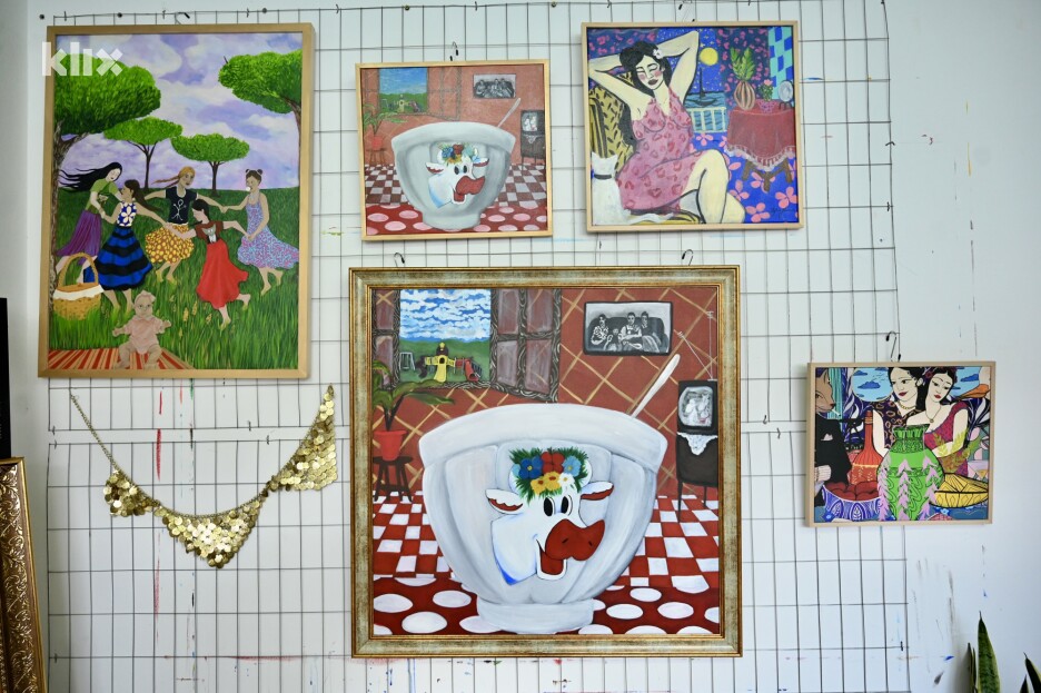 Njena djela ponajviše nastaju u studiju za koji kaže da je poseban kreativni nered (Foto: T. S./Klix.ba)